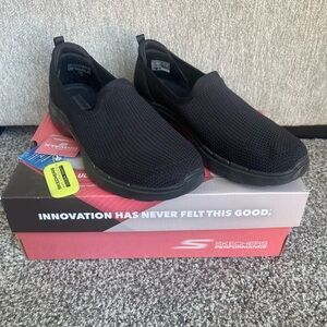 Skechers GOWALK 6 Black size 9